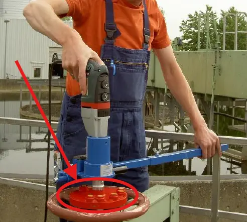 Option für Wero-Antrieb: Multifunktionsadapter MFA 175, zum Betätigen von Handrädern mit 3, 4 oder 5 Speichen. Außendurchmesser: 175 mm, Abstand zum Antrieb: 140 mm – einschließlich eines Satzes Standard-Mitnehmerstifte.